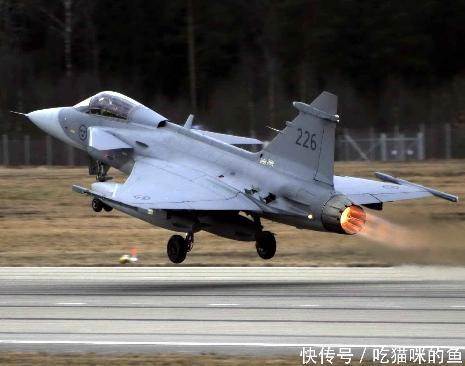 被全世界误解最深的战斗机!单价降至冰点,战