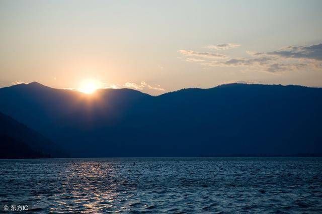 米兰昆德拉经典语录:我已无暇顾及过去,我要向