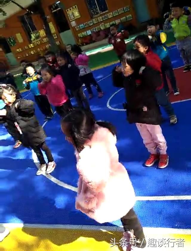 幼师抱怨工资太低!网友:你只带个娃而已还想要