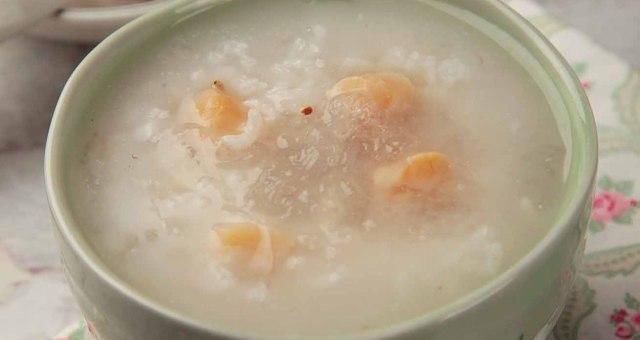 用燕窝煲汤吃美容养颜,女性要常吃,比肉要贵比