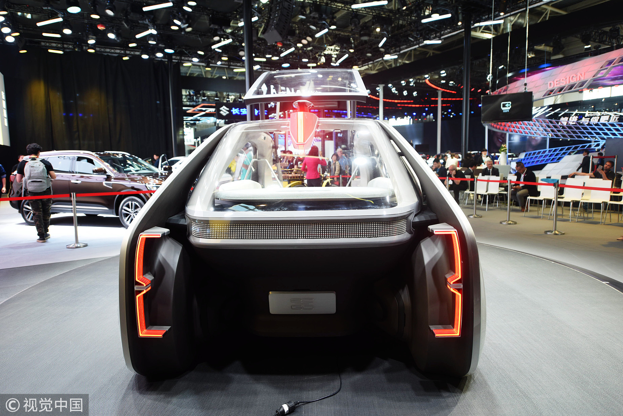雷诺EZ-GO无人驾驶概念车 采用全透明设计