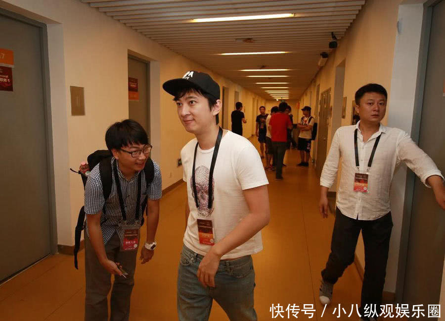 王思聪炮轰章泽天靠身体上位成睡二代,刘强东