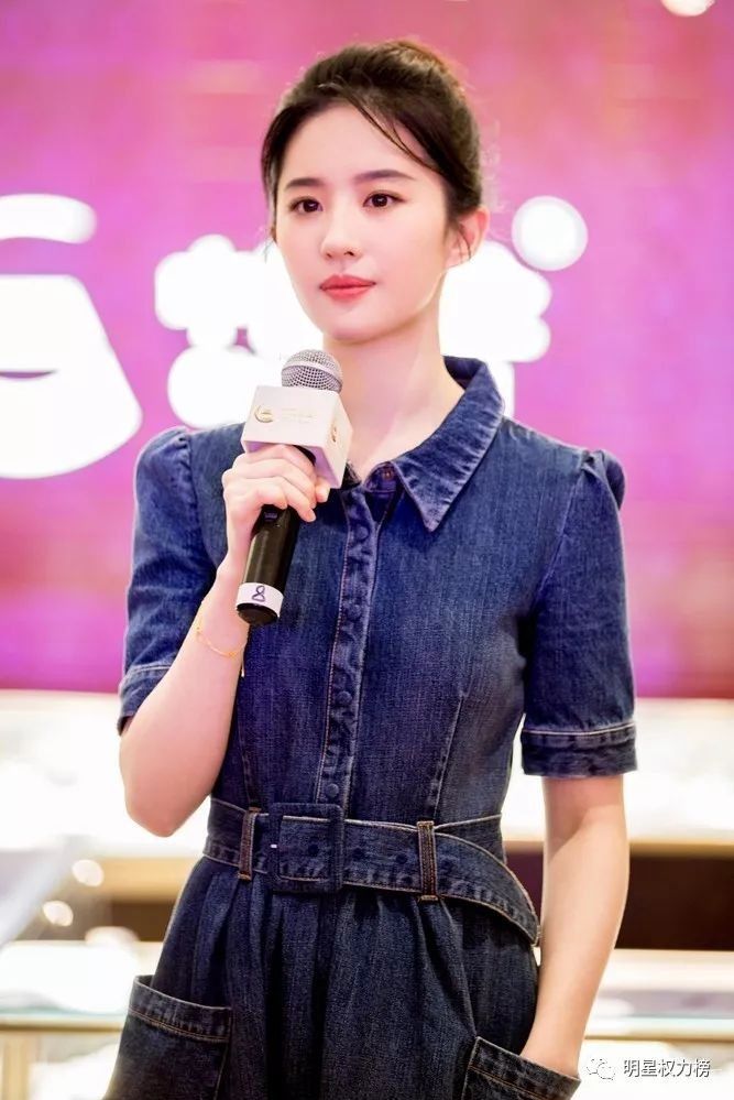 王俊凯曝《中餐厅》花絮照 刘亦菲牛仔裙造型