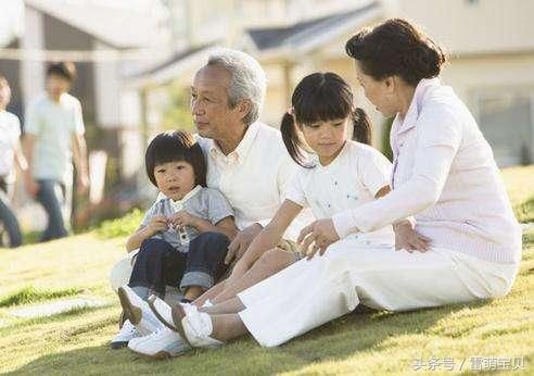隔辈亲到底有多亲?奶奶:10个月宝宝一天2鸡蛋