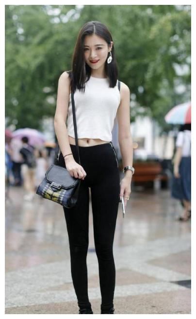 街拍:图1吊带连衣裙,图2超短牛仔裤,图3甜美可