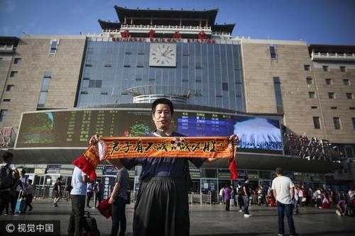 图集|中国最铁杆球迷:追随主队,他辗转搬迁了半