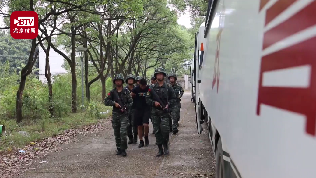 现实版“极限挑战” 昼夜不间断作战上演反劫持实兵对抗演练 现实版“极限挑战” 昼夜不间断作战上演反劫持实兵对抗演练