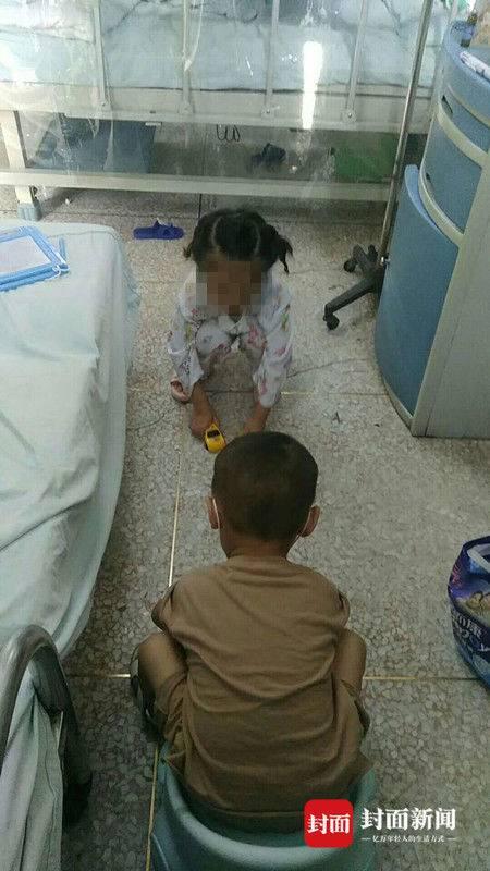 男子街头抱女儿要卖女救子 妻子:没跟我商量