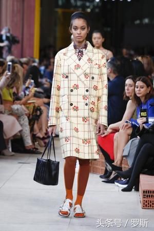 过目难忘的少女--MiuMiu2018春夏高级成衣系列