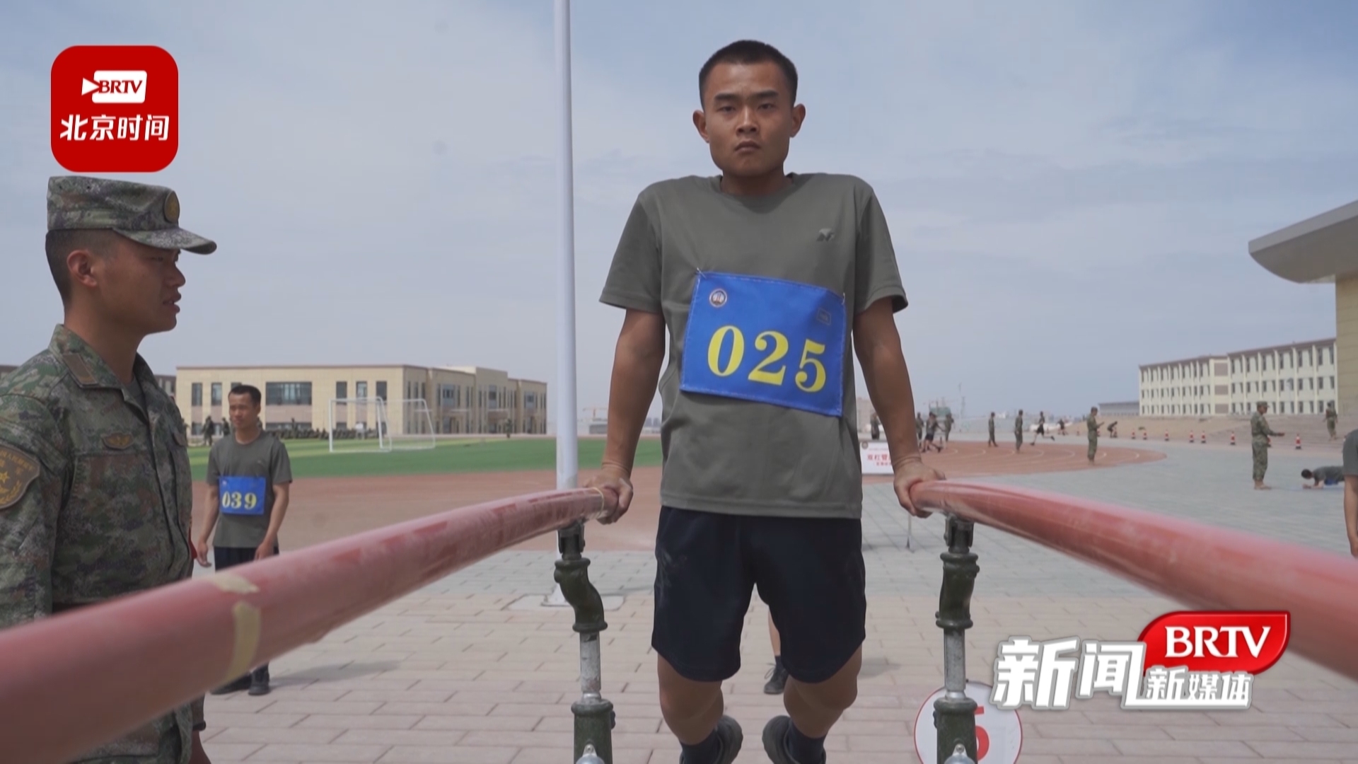 陆军某综合训练基地5000余名新兵完成结业考核 陆军某综合训练基地5000余名新兵完成结业考核