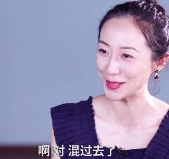 被问如何面对潜规则,柳岩的回答比韩雪还耿直