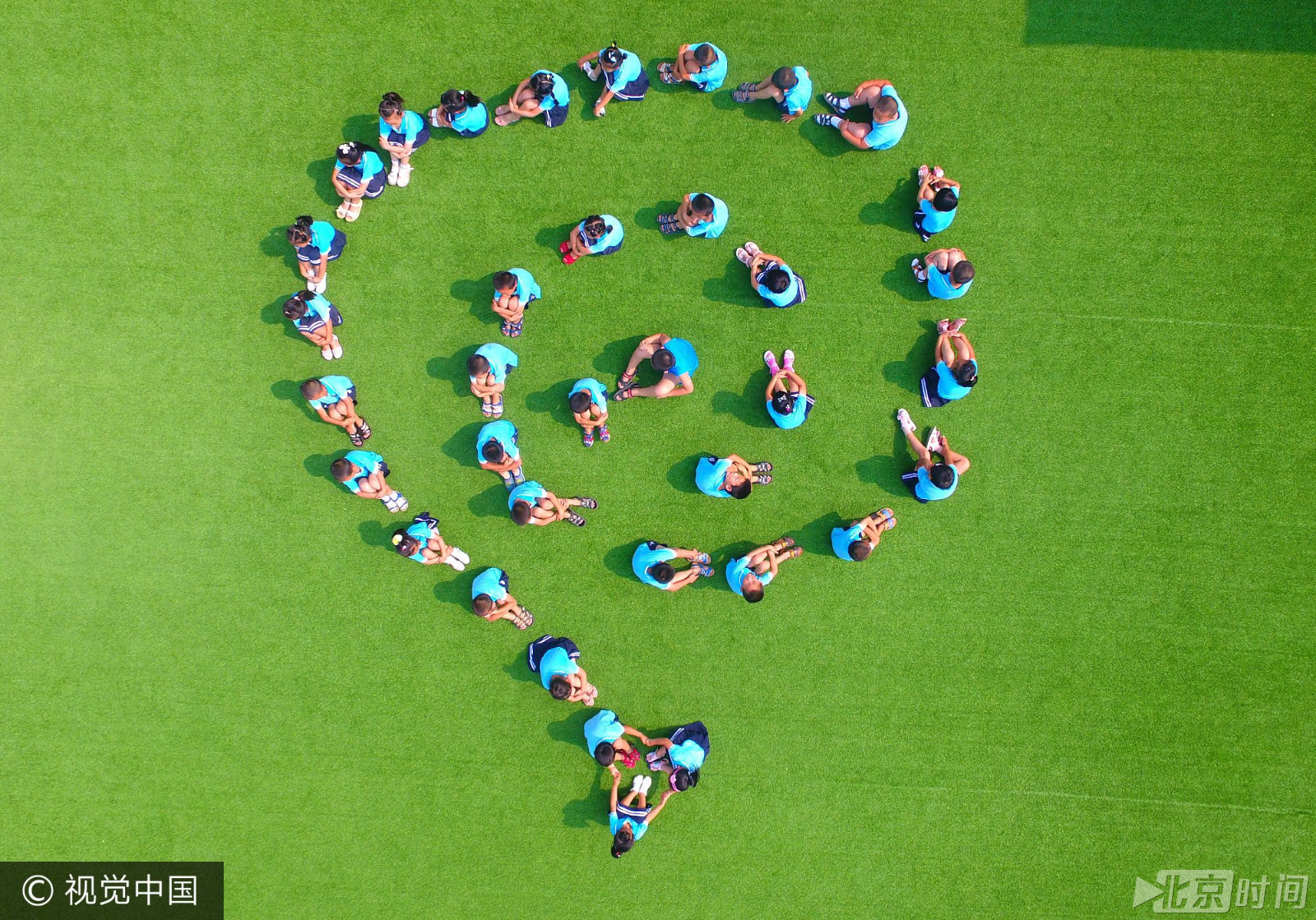 萌娃也疯狂!幼儿园创意毕业照新鲜出炉