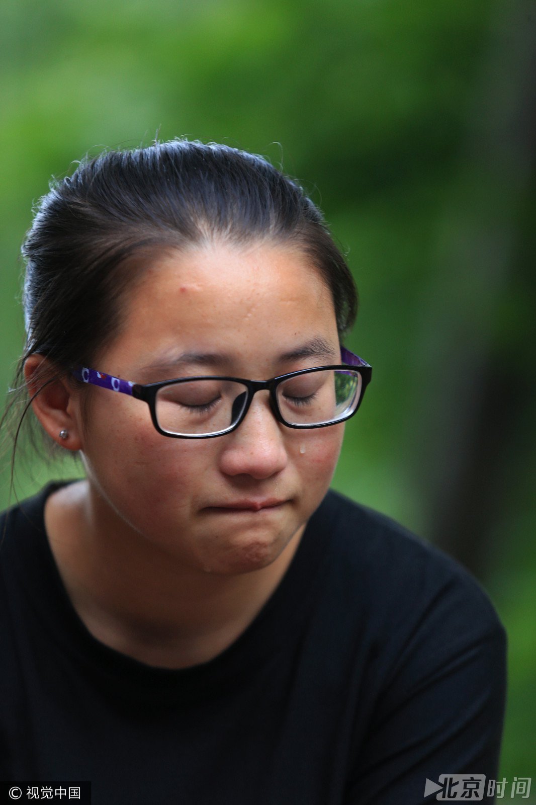 父亲入狱母亲重残幼弟尚小 她考上一本却哭了