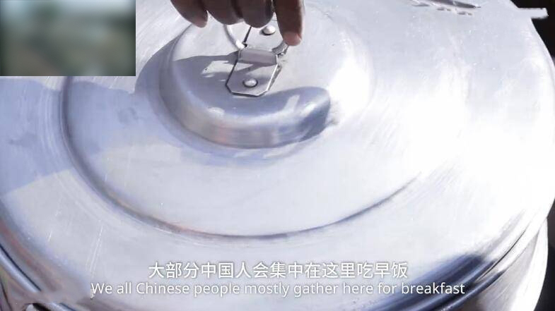 而年轻一代的华裔，更多人选择了移民海外。有的父母也跟随着自己的子女离开了生活了多年的加尔各答。