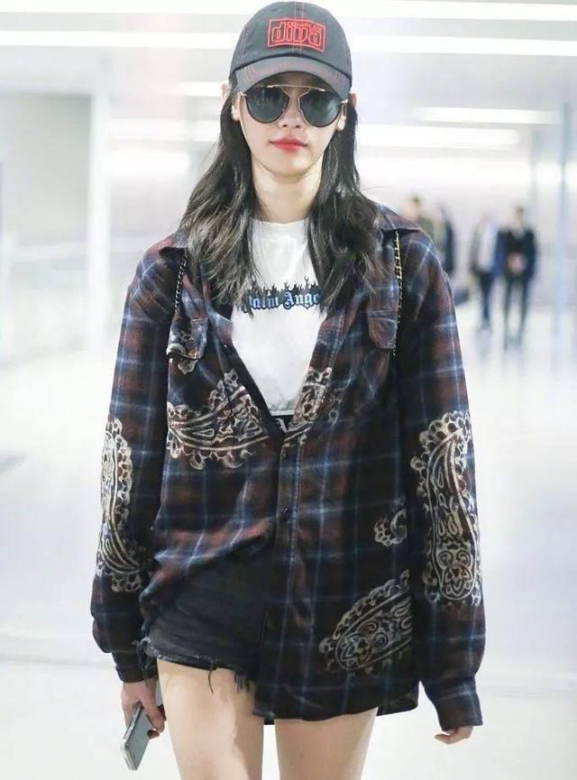 谁还不是个社会人了 时尚大咖纷纷爱上小猪佩