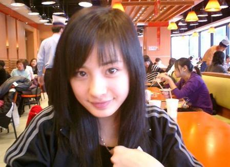 杨幂高中毕业照曝光,和她做同学是什么感觉?