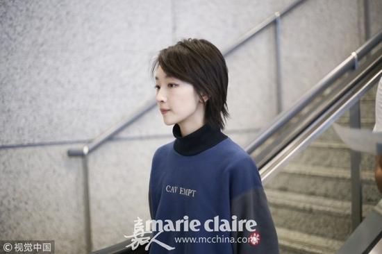 甜美周冬雨冬衣时尚太高级