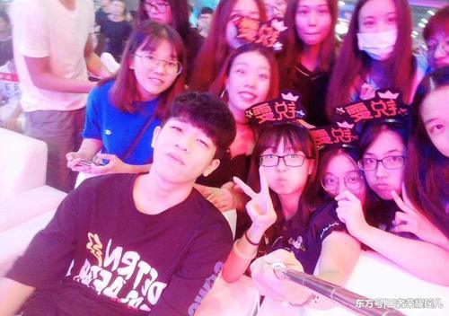 给粉丝签名签到怀疑人生 王者荣耀最强花木兰