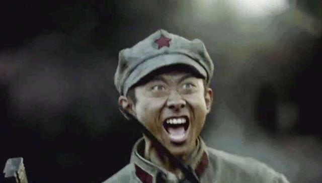 张一山满脸泥血表情包飙出新高度! 彪悍演绎红