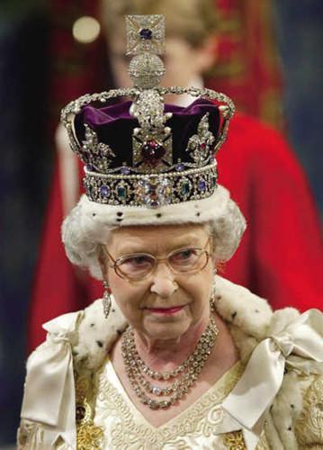 伊丽莎白二世女王婚礼时,收到缅甸人赠送的红宝石垂状饰物