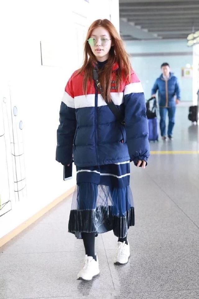 关晓彤薄纱裙配打底裤真没什么,景甜刘亦菲这