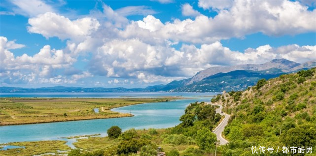 曾视中国为敌,认为中国游客没素质,却又在旅游
