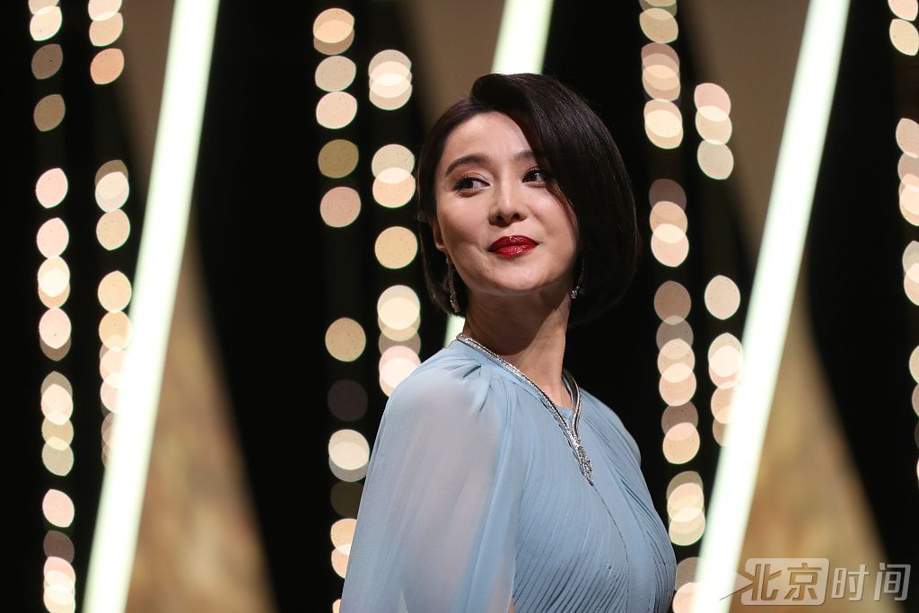 范冰冰现身戛纳造型多 一头长发消失不见