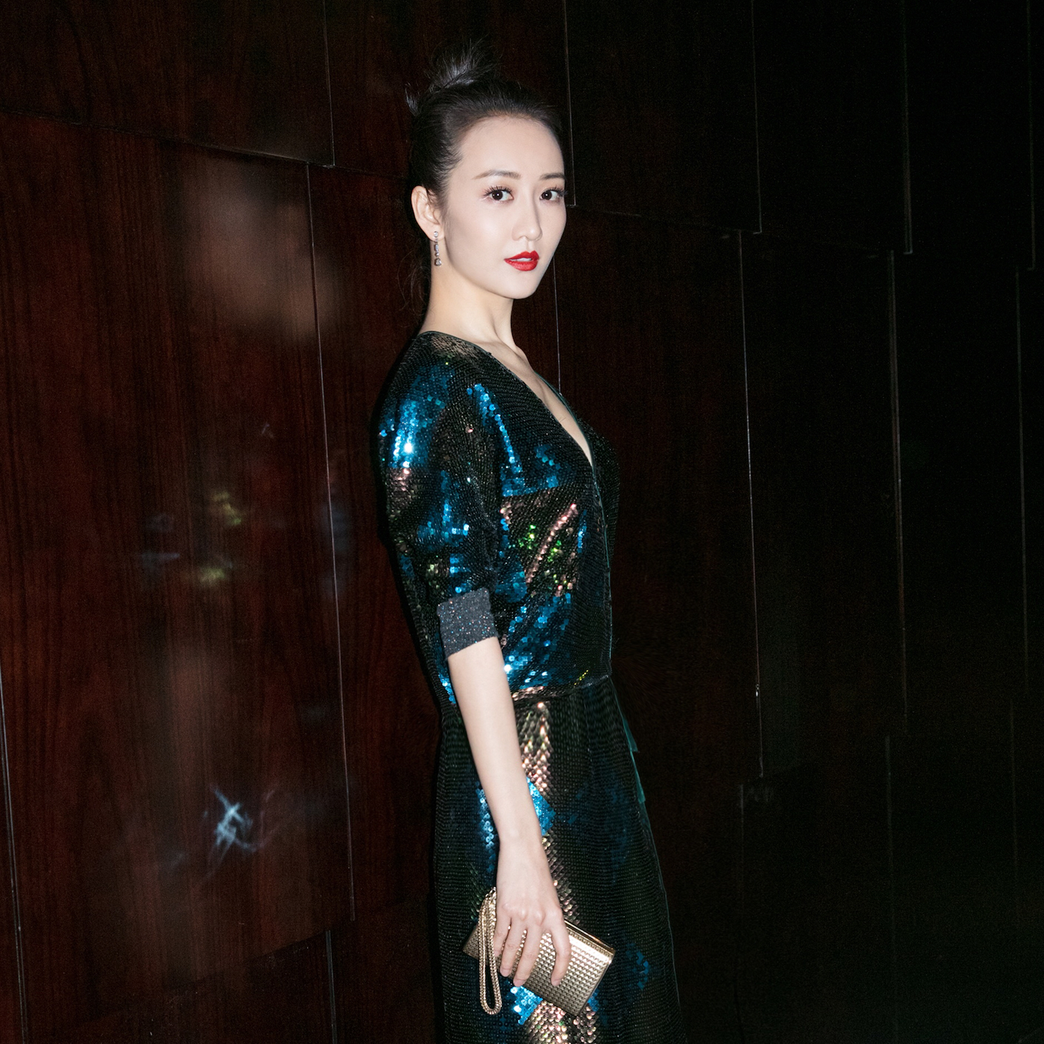 中文版主办的2017智族gq moty年度人物盛典在北京举行,王鸥身穿礼服