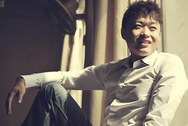 红了12年的网络歌手,他的一首歌捧红两个人,他的歌还被拍成电影