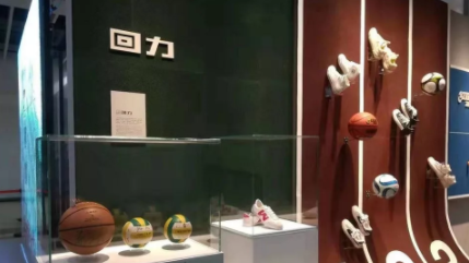 减税降费助力,90多岁的“回力鞋”在进博会上火了 减税降费助力,90多岁的“回力鞋”在进博会上火了