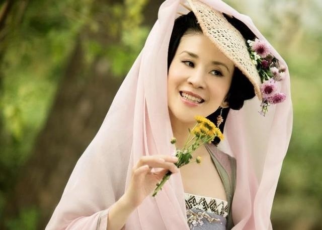 搞笑姐吴君如古装合集,胖荧造型美,曾柔最楚楚动人! 搞笑姐吴君如古装合集,胖荧造型美,曾柔最楚楚动人!