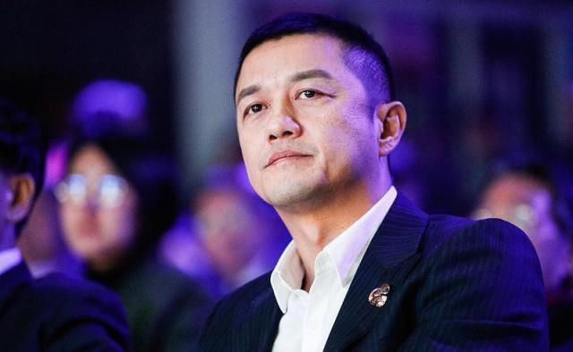 李亚鹏公布新恋情,遭王菲反对,网友:忘记身份了