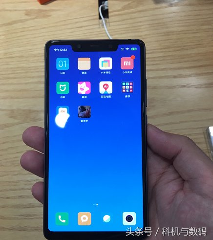 小米8、小米8SE真机实拍,真机比图好看,手感很