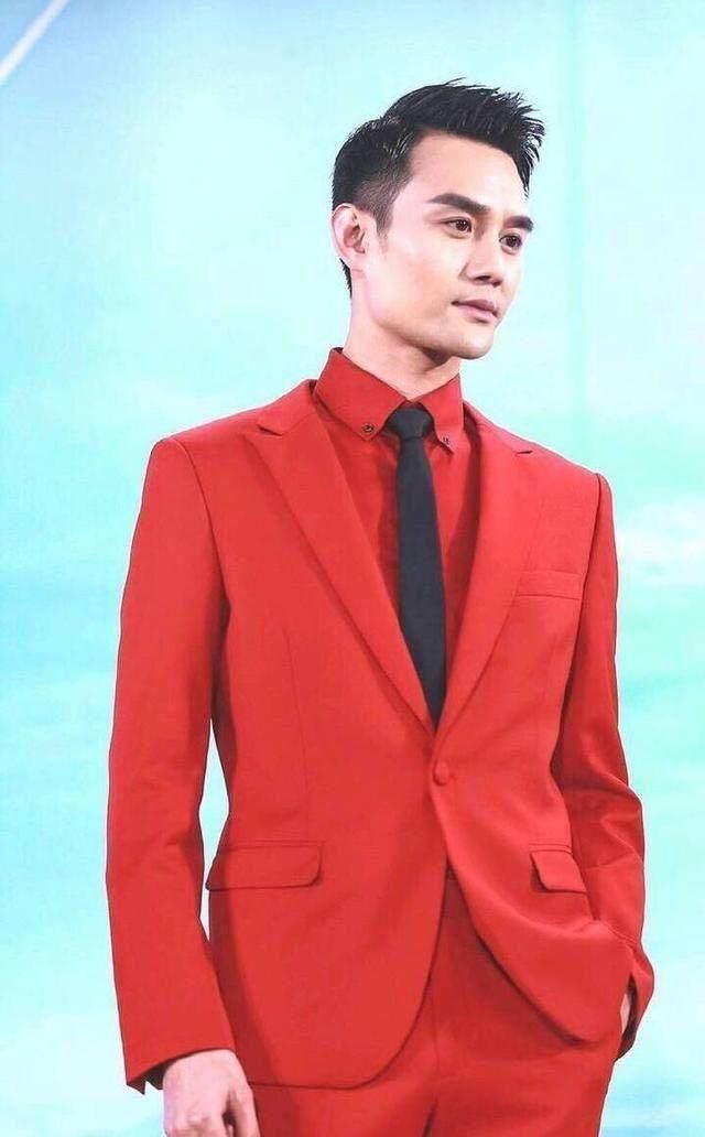 这些男明星都穿过红西装,杨洋李易峰最帅,王