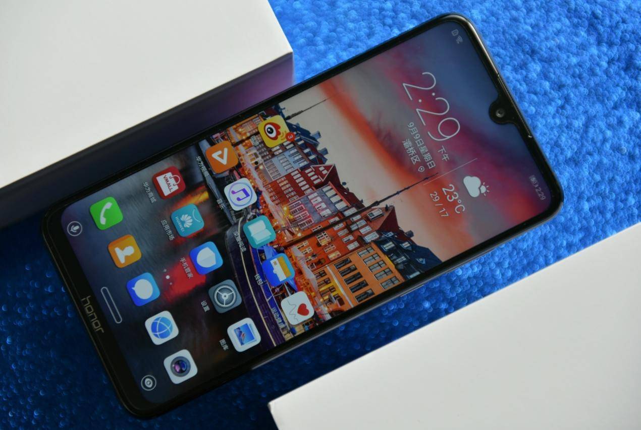 千元珍珠屏!荣耀8 X MAX试听享受前的美图欣