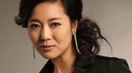 《当家的女人》中的张菊香,并凭借张菊香摘得24届飞天奖优秀女演员奖