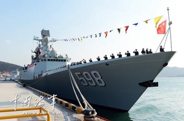 中国新054A护卫舰下水服役,数量达到27艘,航母