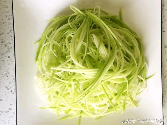 天气渐热,吃这菜最合适了,常吃可以清热解毒,保