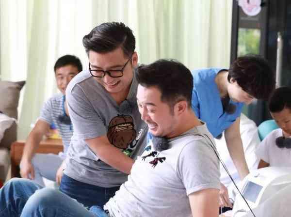 今晚《我们仨》孕爸体验分娩阵痛 沙溢叫苦不