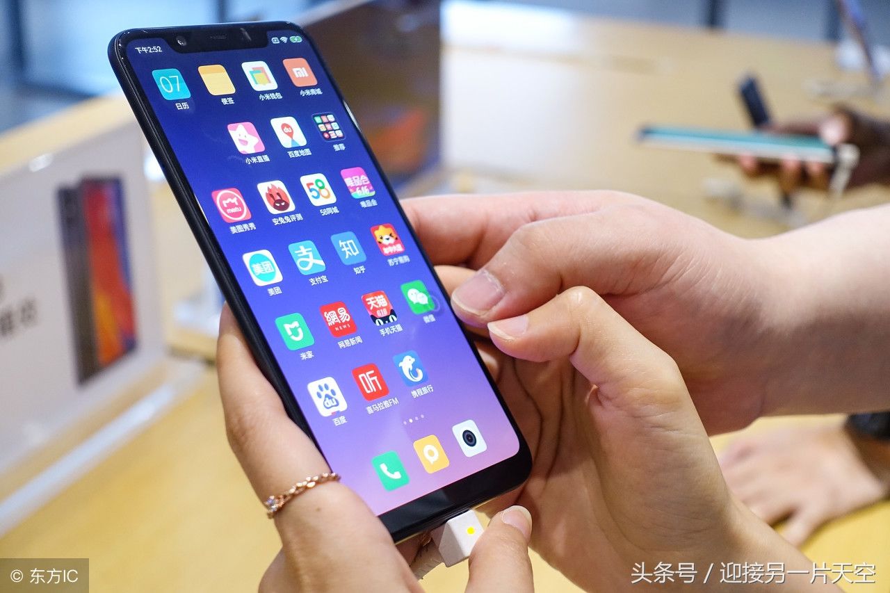 为什么小米手机低端机用4000毫安,中端机反而