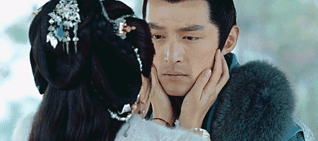 《琅琊榜》剧照 随后,他一举拿下2016年金鹰节"最具人气男演员奖".