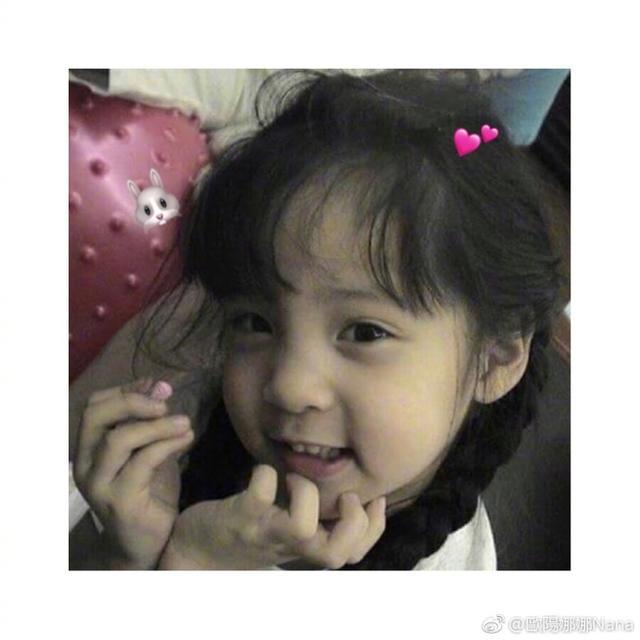 欧阳娜娜童年私照曝光,简直水蜜桃精转世,全身