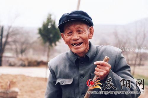 镇原县85岁老党员编顺口溜夸洪河