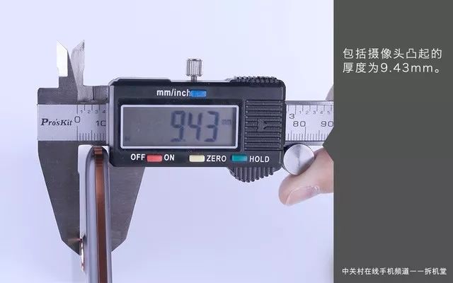 诺基亚7 Plus这做工 拆掉外壳照样砸核桃