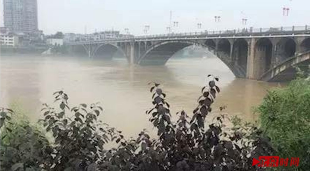 资江洪峰达215米洪水倒灌街区!湖南邵阳市区党政军民协力抗洪 资江洪峰达215米洪水倒灌街区!湖南邵阳市区党政军民协力抗洪
