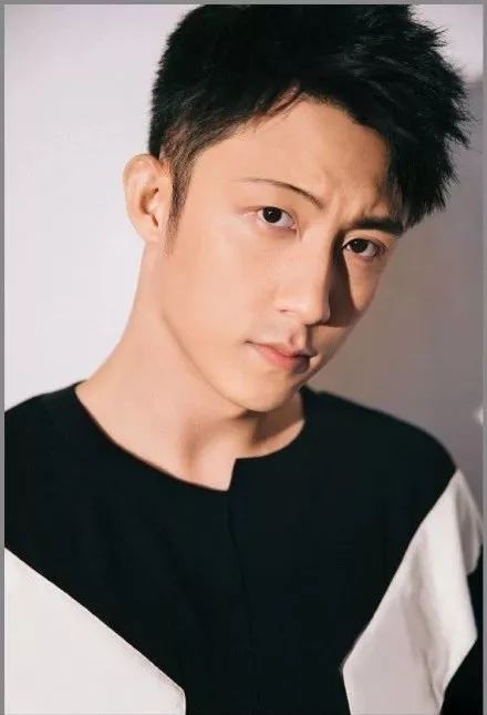 解析如何从六种眉毛看男人性格运势