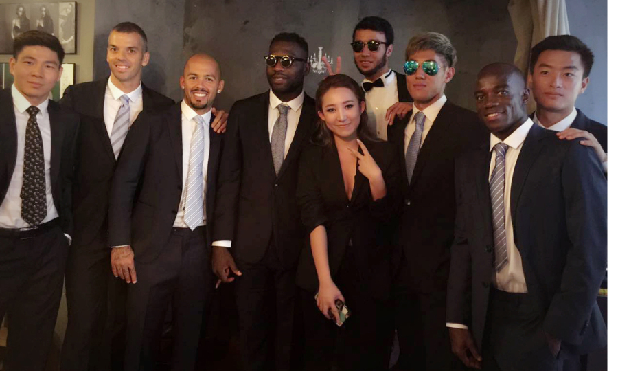 队中不乏高大帅气的球员，与之朝夕相处，是否也会暗生情愫？在被问及是否会找一个球员当男友的问题时，文筱婷竟然不置可否地说：“这个不好说。”