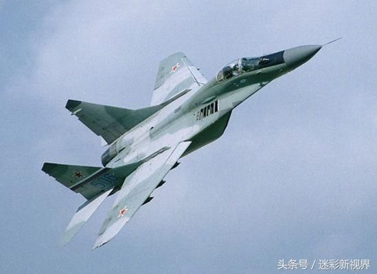 两架20吨战机 1200公里时速迎头相撞 飞行员竟