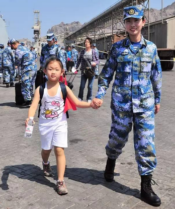 利比亚撤侨亲历者:没护照 唱中国国歌就放行