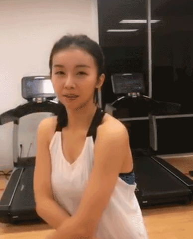 作为女主播许多球迷认为张曼源有个硬伤就是:没胸没屁股!面对这种质